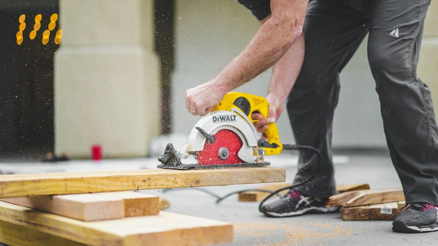 Cutting a board to length with a circular saw